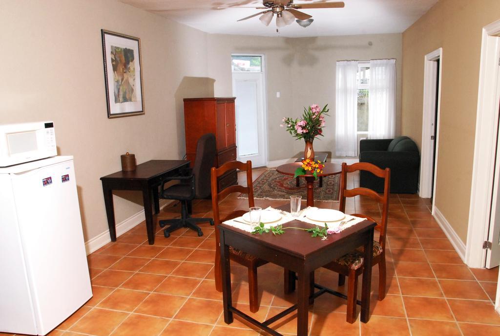 Guest House Villa Mishkan Runaway Bay Zimmer foto